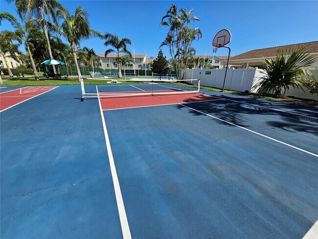 Building Photo - 4250 Players Pl