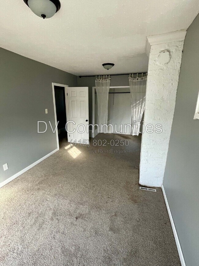 Building Photo - 1335 W 61st St
