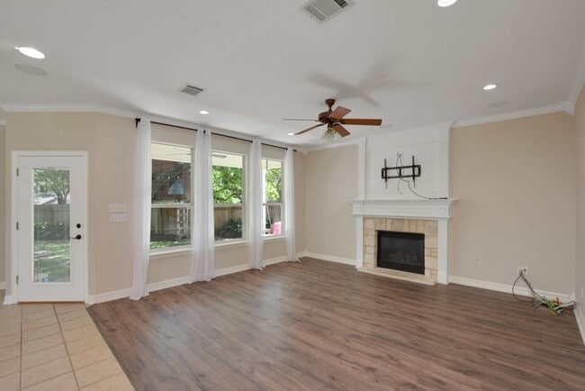 Building Photo - Beautifully Updated 4 Bedroom, 2.5 Bathrooms, 2-Story Home in West Round Rock