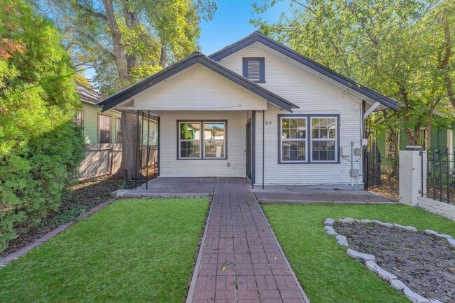 Building Photo - All Units Are Available With Brandnew Full Appliance Package