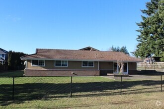 Building Photo - Beautiful 4 bedroom Rambler home with shop...