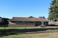 Building Photo - Beautiful 4 bedroom Rambler home with shop...