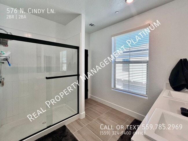 Building Photo - 576 N Cindy Ln