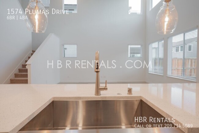 Building Photo - 1574 Plumas Dr