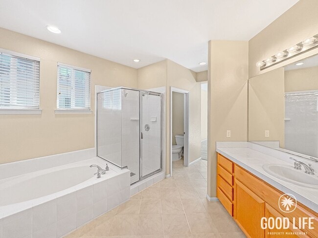 Building Photo - Spacious Torrey View Home with Flexible Floorplan in Gated Community