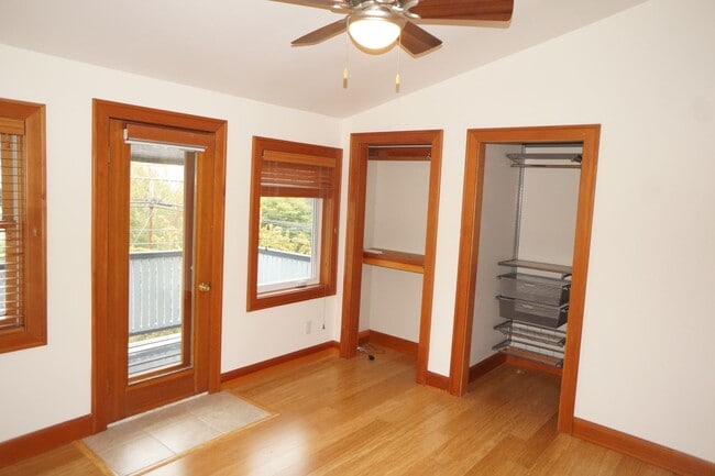 Building Photo - Amazing two bedroom sellwood beauty!