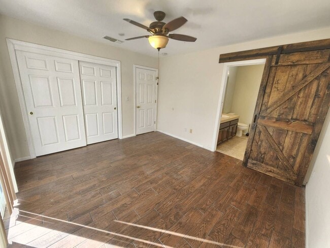 Building Photo - 2 Bedroom 2 Bath House Near Back Entrance ...