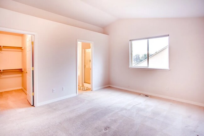 Building Photo - Terrific Home In Amazing Neighborhood!