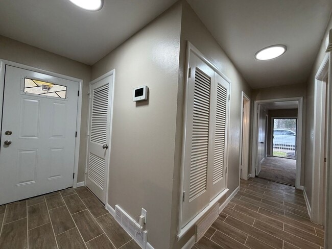 Building Photo - AVAILABLE NOW 2 BEDROOM 2 BATH DUPLEX IN TCU AREA