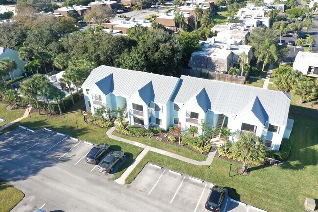 Building Photo - 1135 3rd Ave