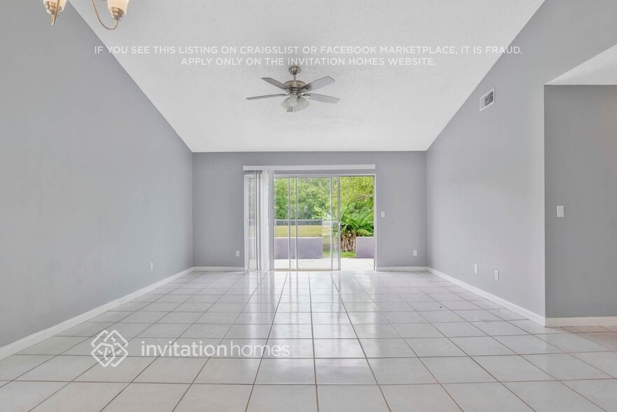 Building Photo - 8252 Cascade Oaks Dr