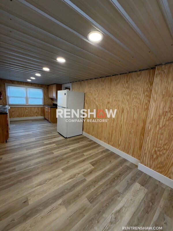 Building Photo - 123 Barham St