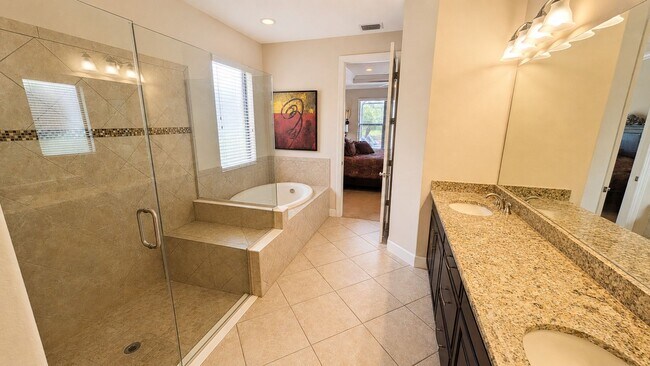 Building Photo - 2519 Vaccaro Dr
