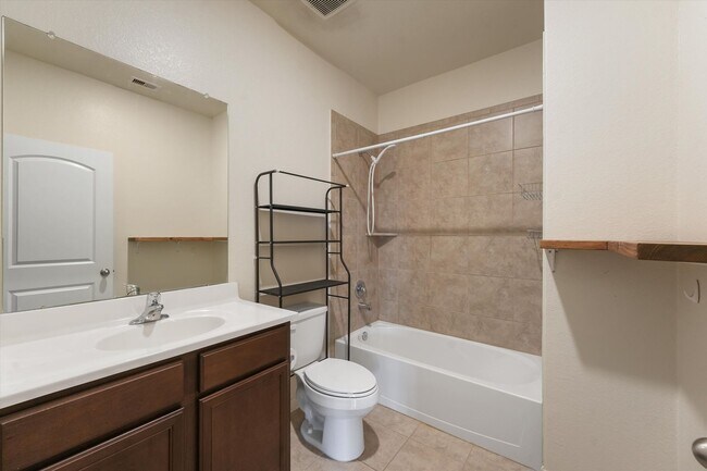 Building Photo - Beautiful Texas City Home in Seacrest Subdivsion