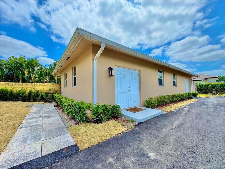Primary Photo - 14450 SW 24th St