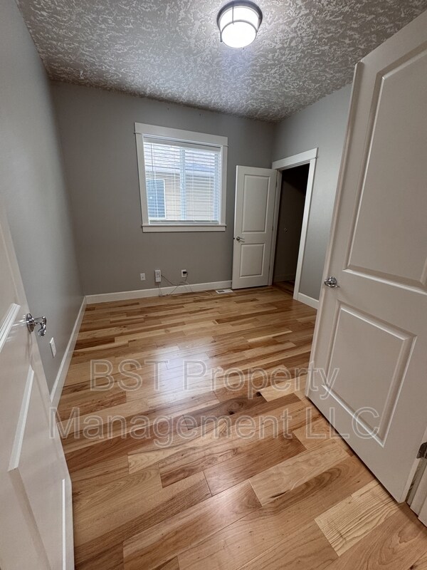 Building Photo - 1604 Webb Lake Dr
