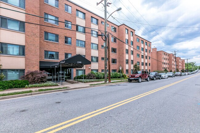Building Photo - 1300 S Arlington Ridge Rd