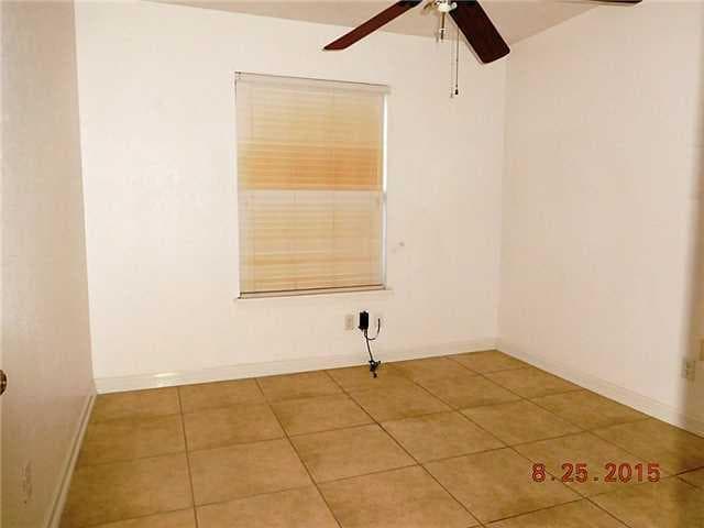Building Photo - 10560 Crete Dr