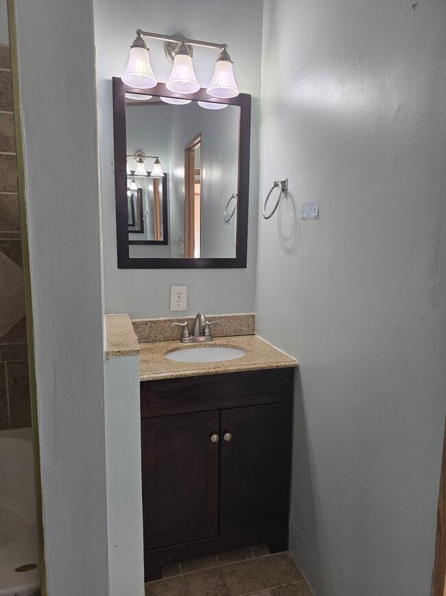 Building Photo - NEW LISTING!!!!!