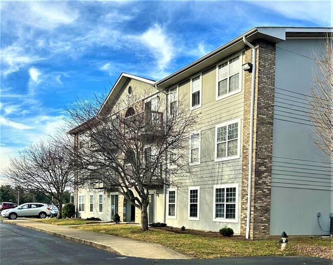 Building Photo - College Park Condominiums