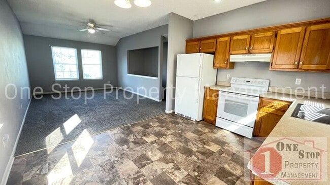 Building Photo - Charming 2 Bedroom TownHouse in Independen...