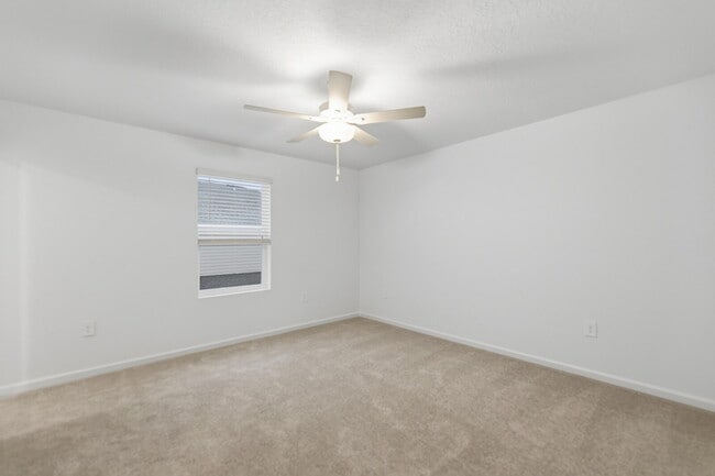 Building Photo - Available Now –NEW  Beautiful Move-In Ready Home in Ocala!