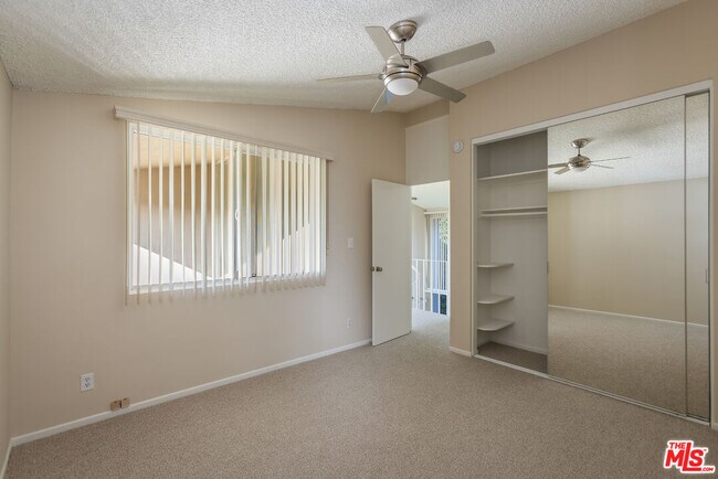 Building Photo - 4171 Del Mar Ave