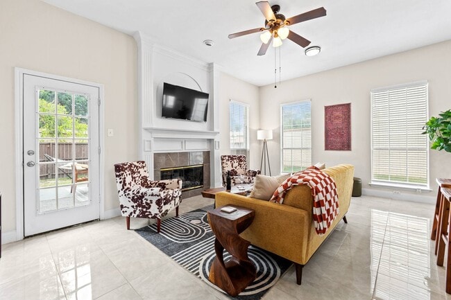 Building Photo - 2717 Orchid Dr