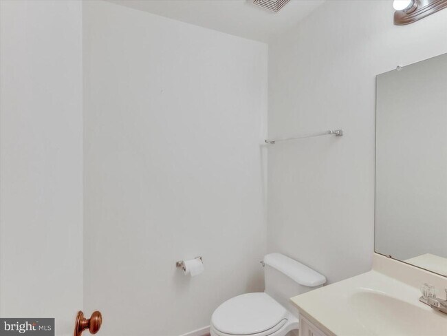 Building Photo - 31 Valerian Ct