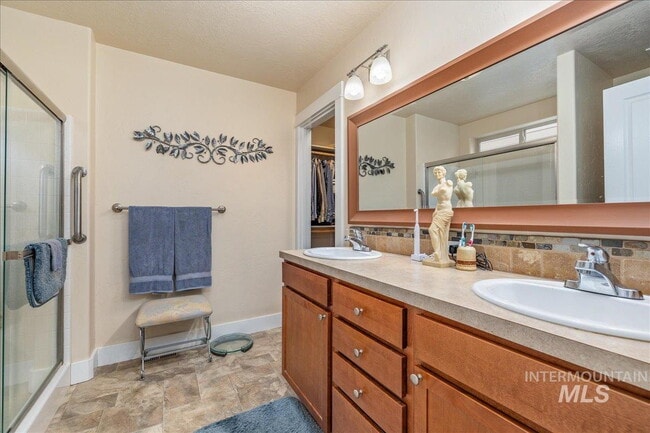 Building Photo - "Charming 3-Bedroom Home with 2 Full Baths in Boise's Sought-After West Dover Heights!"