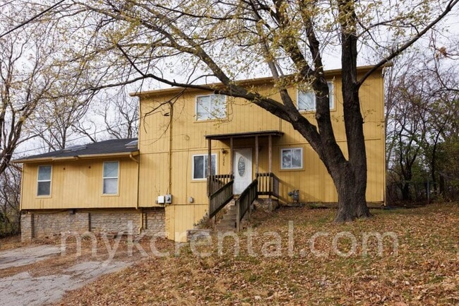 Building Photo - 3026 S 33rd St