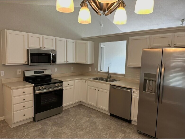 Building Photo - 543 Murphy Ln