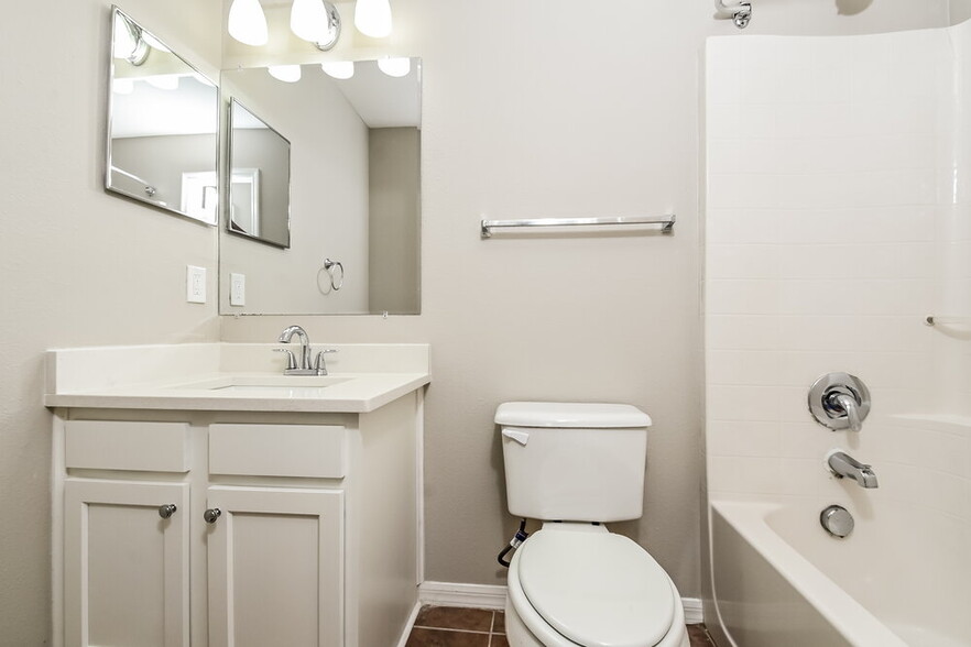 Building Photo - 10415 Opus Dr
