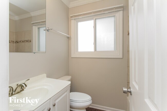 Building Photo - 21 Thrush St