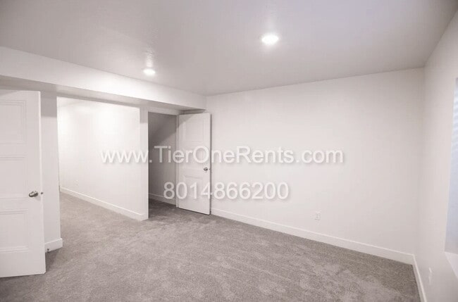 Building Photo - NO DEPOSIT option available for qualified ...