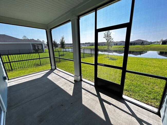 Building Photo - Brand New Pristine 4/3 minutes from River ...