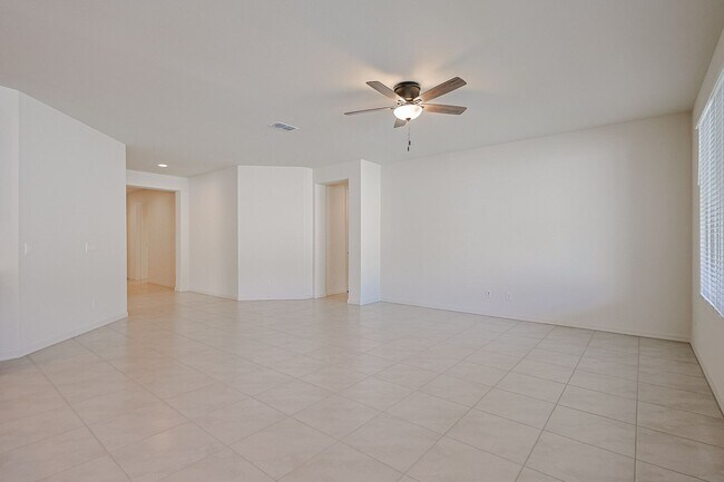 Building Photo - Beautiful 4 Bedroom Home in Aloravita Community