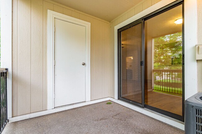 Building Photo - 2 Bed 1.5 Bath Updated Arvada Condo - Available June 5th