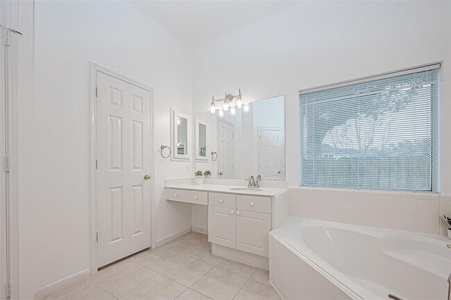 Building Photo - 3655 Heritage Colony Dr