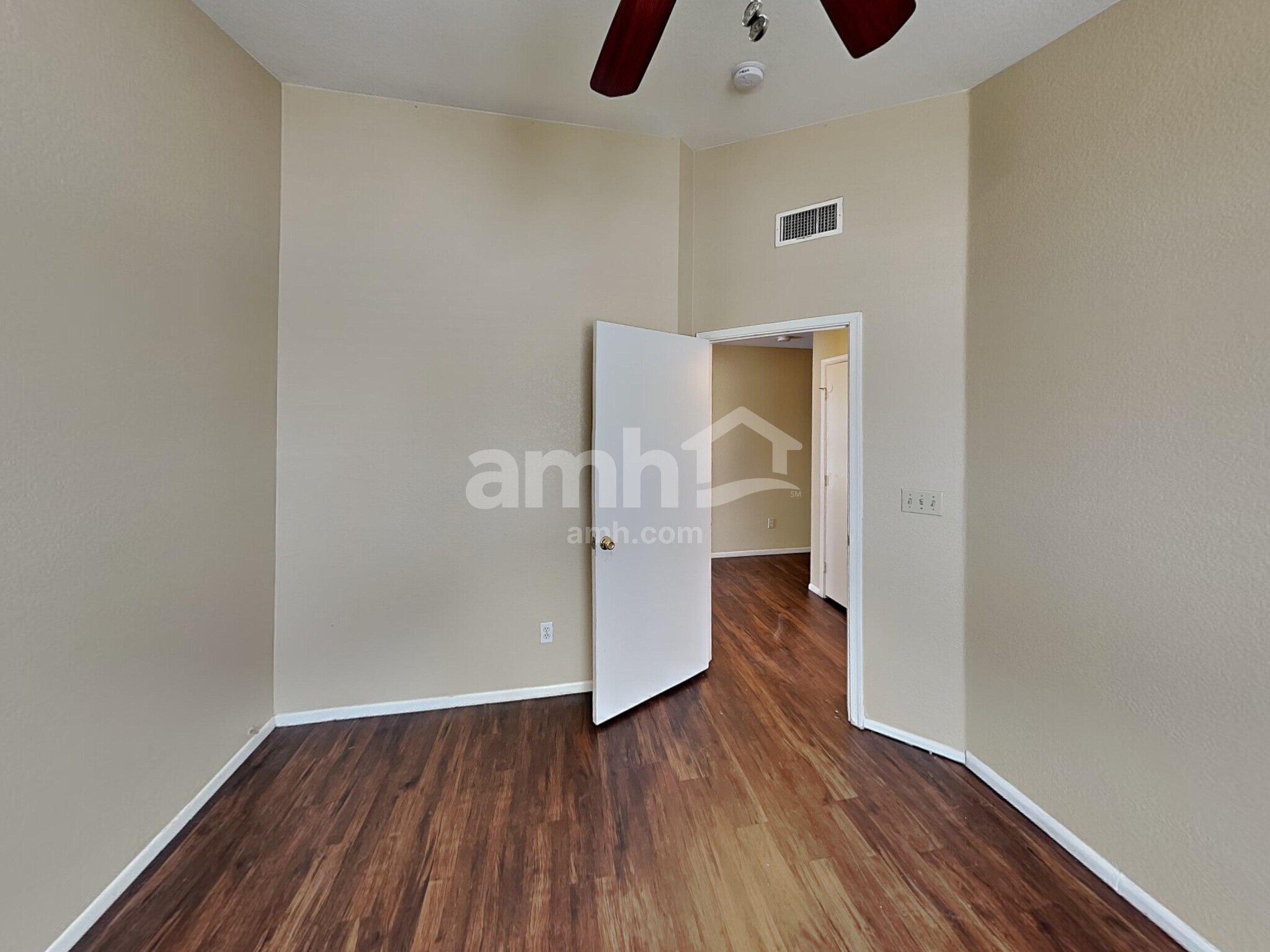 Building Photo - 9915 E Paseo Juan Tabo