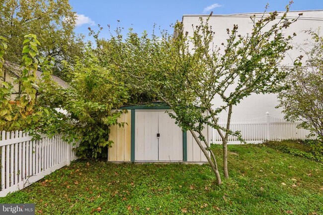 Building Photo - 214 E Monroe Ave