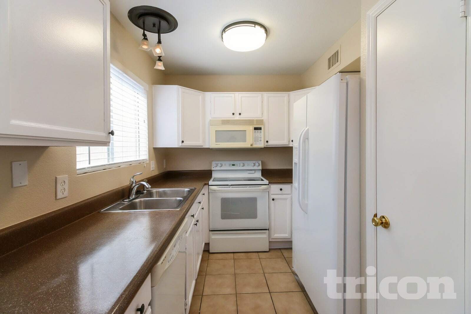 Building Photo - 1406 E Kerry Ln