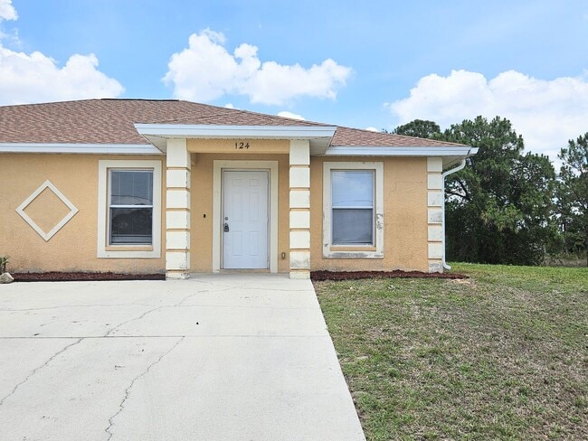 Primary Photo - Charming 3-Bedroom, 2-Bath Home in Conveni...