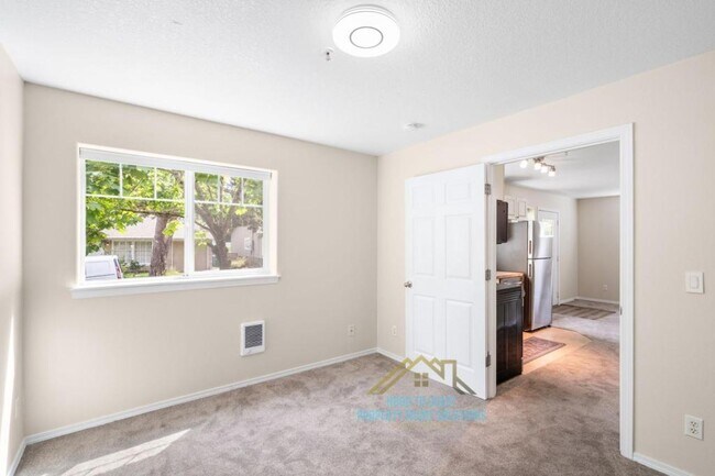 Building Photo - 225 SE 126th Ave
