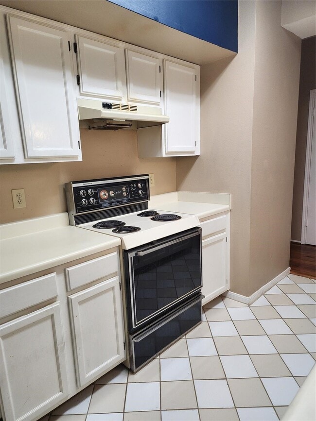 Building Photo - 7399 Regency Square Ct