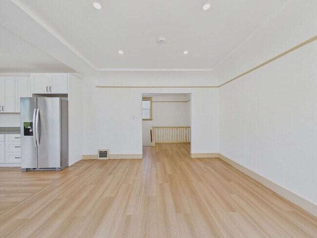 Building Photo - 58 Vale St