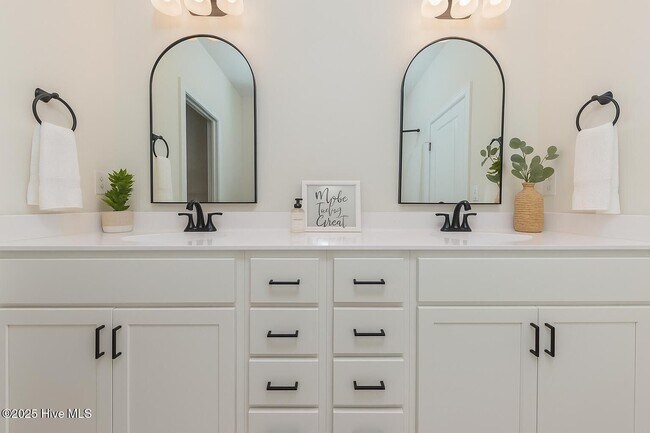 Building Photo - 111 Hampton Ct