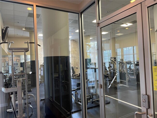 Building Photo - 5161 Collins Ave