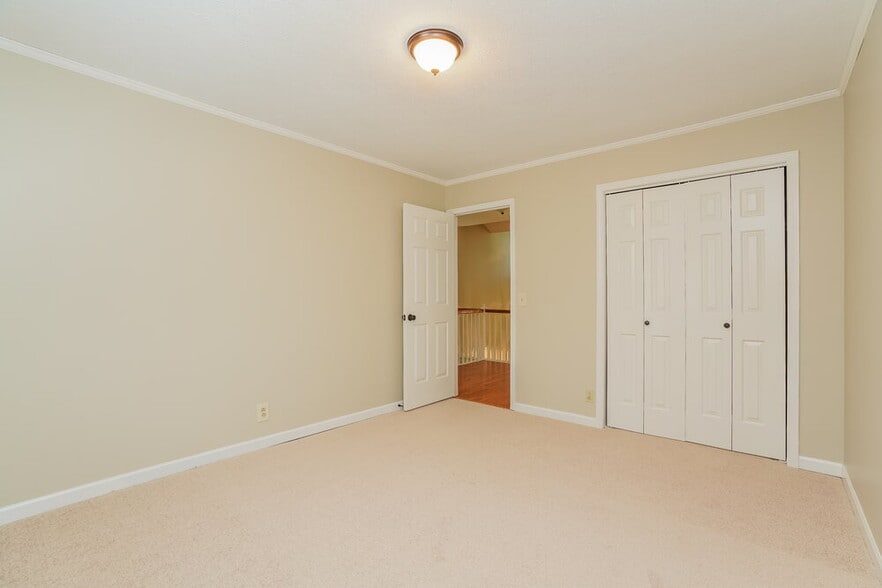 Building Photo - 1317 Ravenna Ct S