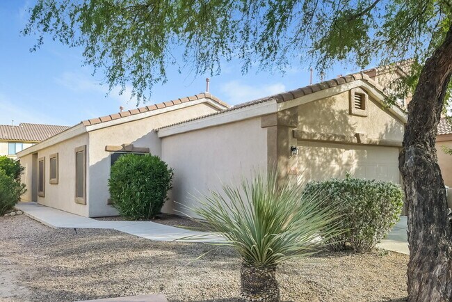 Primary Photo - 405 East Placita Nodo